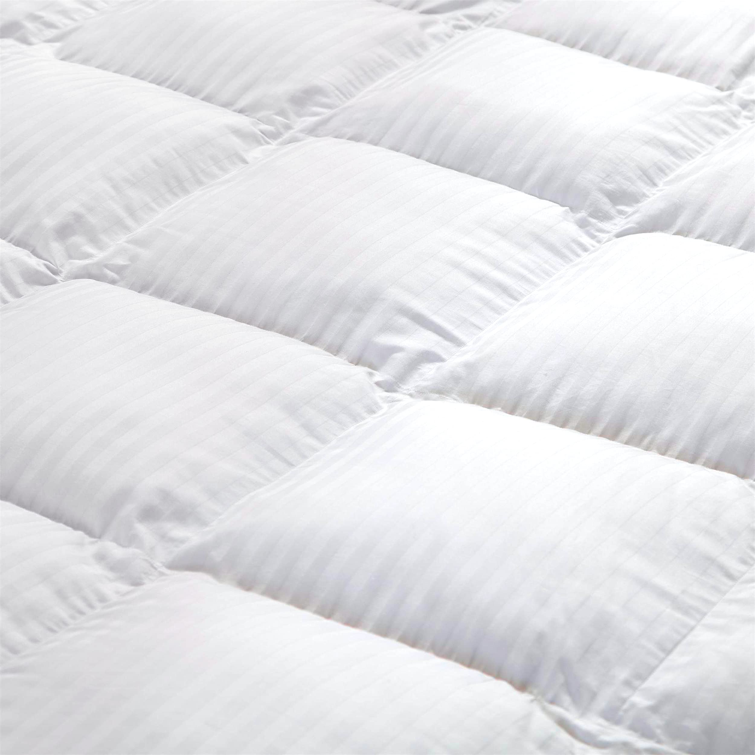 Luxurious All-Season Goose Down Feather Fiber Comforter California King Size Duvet Insert, Exquisite Pinch Pleat Design, Premium Baffle Box, 100% Egyptian Cotton Cover, 80 oz. Fill Weight, Black
