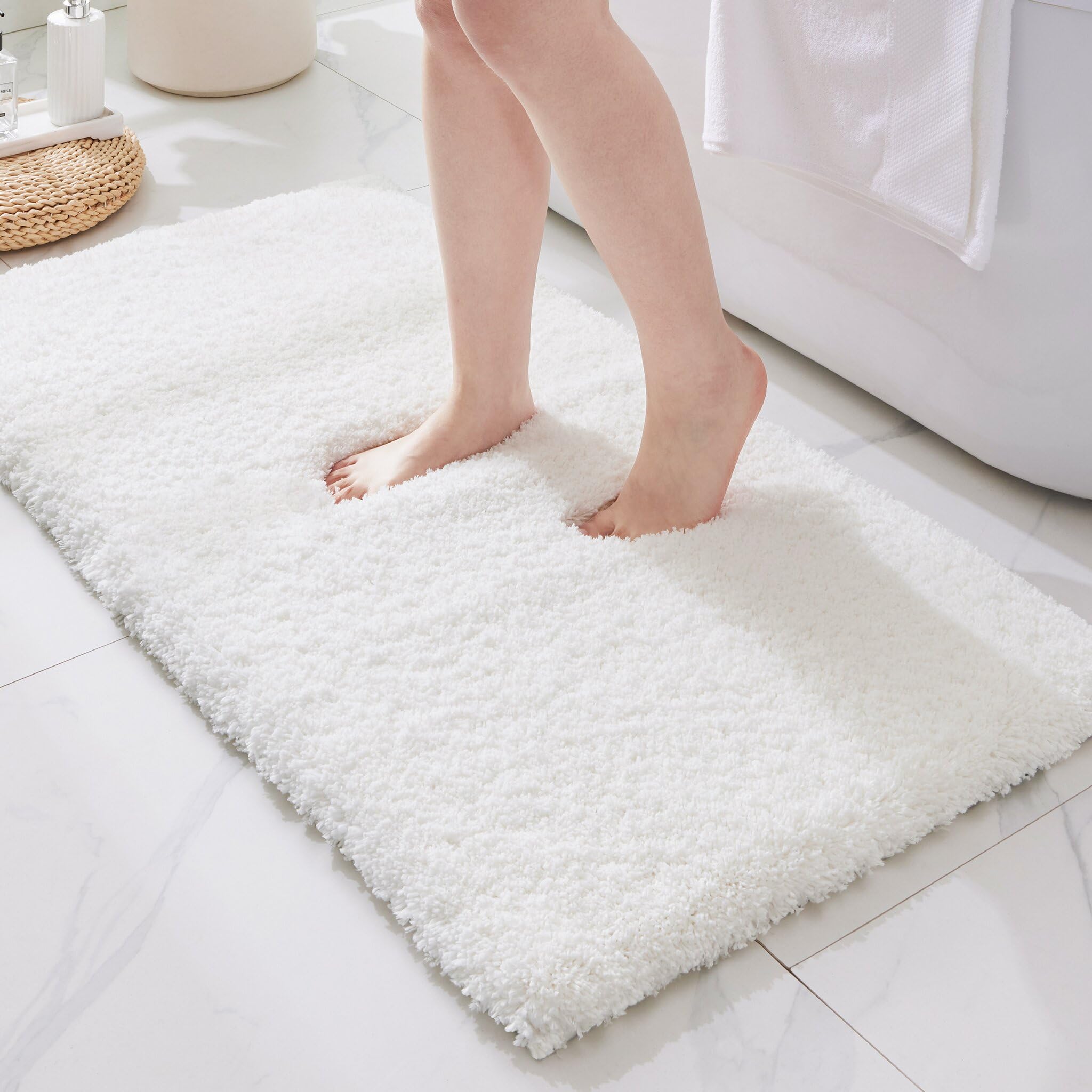 ILANGO Pink Bathroom Rugs 24" × 17" Non Slip & Super Absorbent Extra Thick Soft, Washable Bath Mat for Floor, Non Shedding Microfiber Plush Holiday Bath Rug with Rubber for Shower Sink