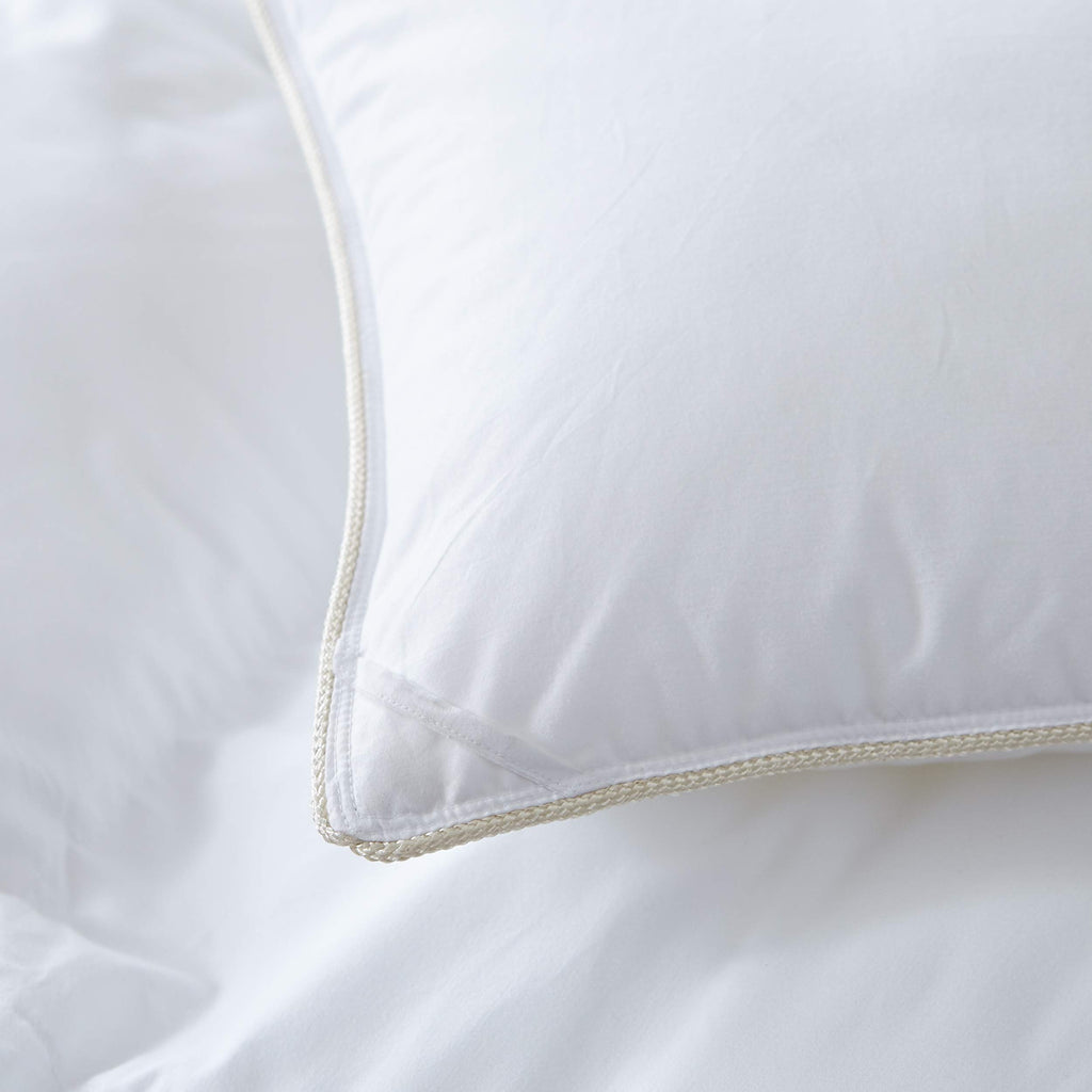 Luxurious All-Season Goose Down Feather Fiber Comforter California King Size Duvet Insert, Exquisite Pinch Pleat Design, Premium Baffle Box, 100% Egyptian Cotton Cover, 80 oz. Fill Weight, Black