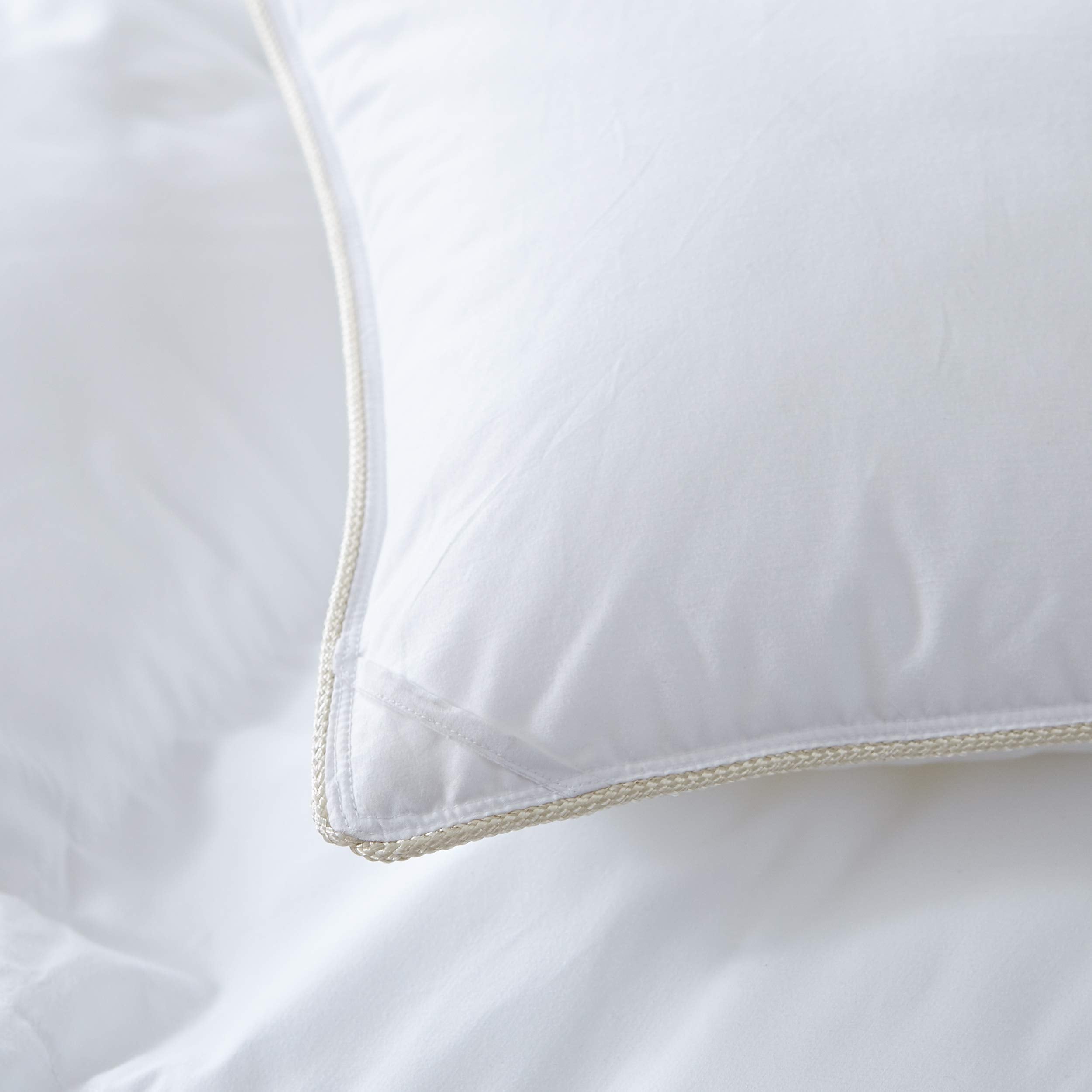 Luxurious All-Season Goose Down Feather Fiber Comforter California King Size Duvet Insert, Exquisite Pinch Pleat Design, Premium Baffle Box, 100% Egyptian Cotton Cover, 80 oz. Fill Weight, Black