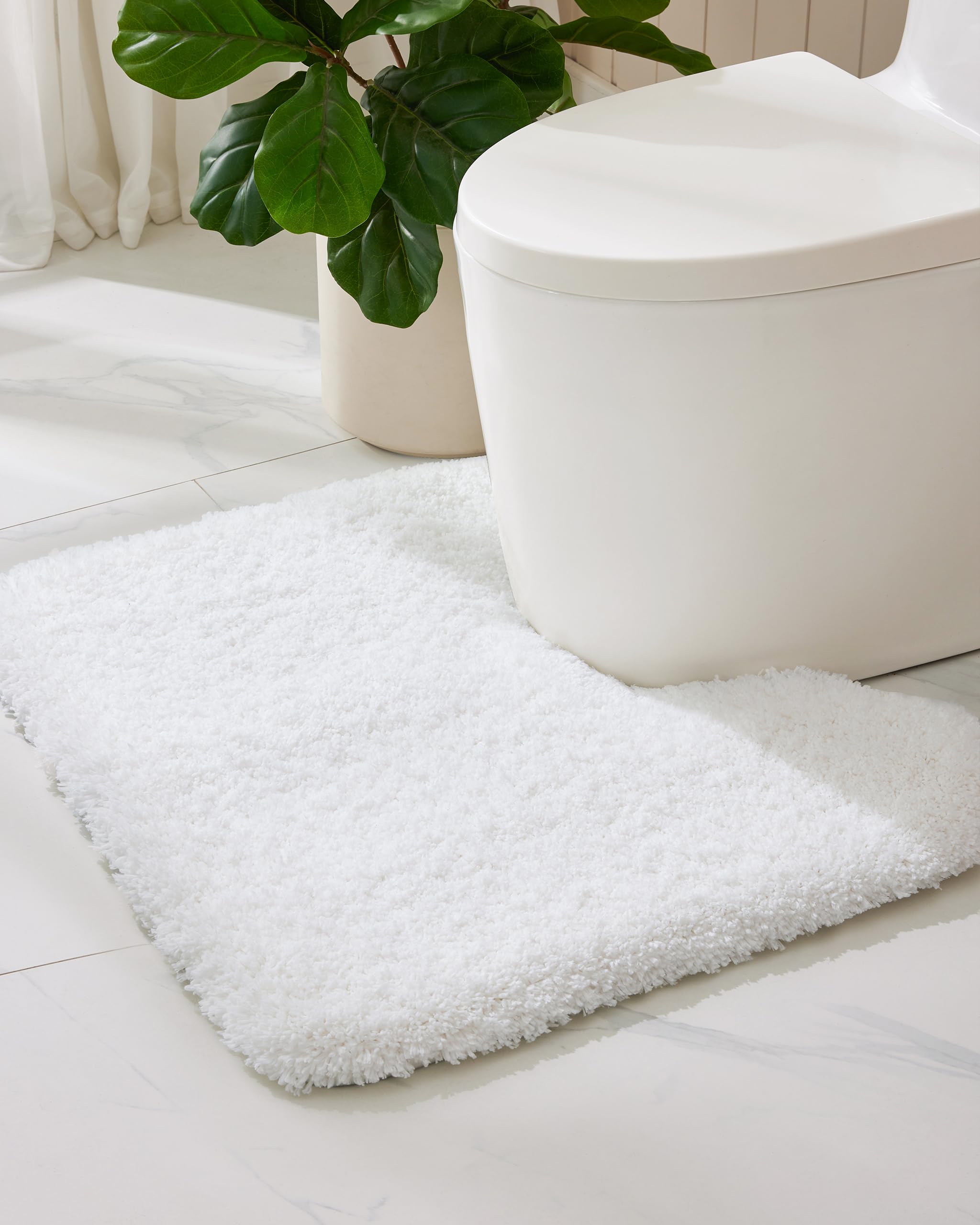 ILANGO Pink Bathroom Rugs 24" × 17" Non Slip & Super Absorbent Extra Thick Soft, Washable Bath Mat for Floor, Non Shedding Microfiber Plush Holiday Bath Rug with Rubber for Shower Sink