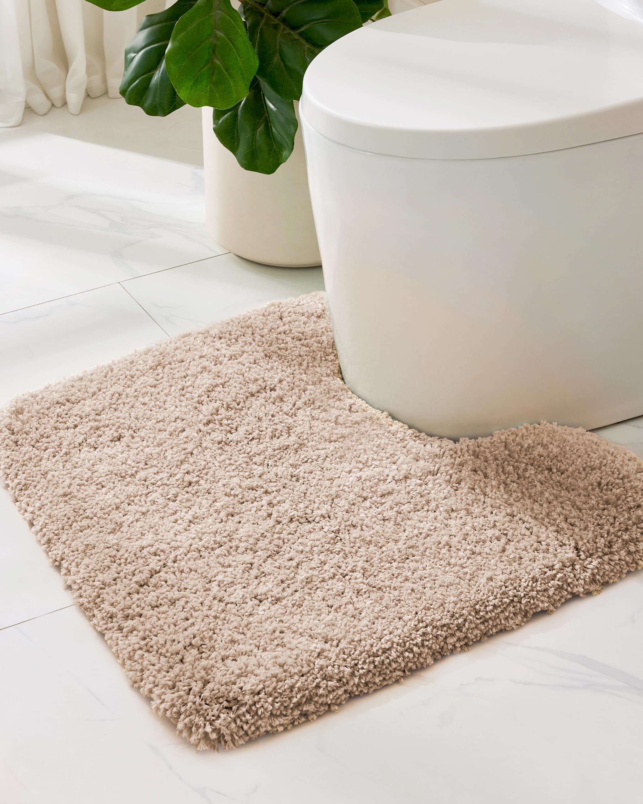 ILANGO Pink Bathroom Rugs 24" × 17" Non Slip & Super Absorbent Extra Thick Soft, Washable Bath Mat for Floor, Non Shedding Microfiber Plush Holiday Bath Rug with Rubber for Shower Sink