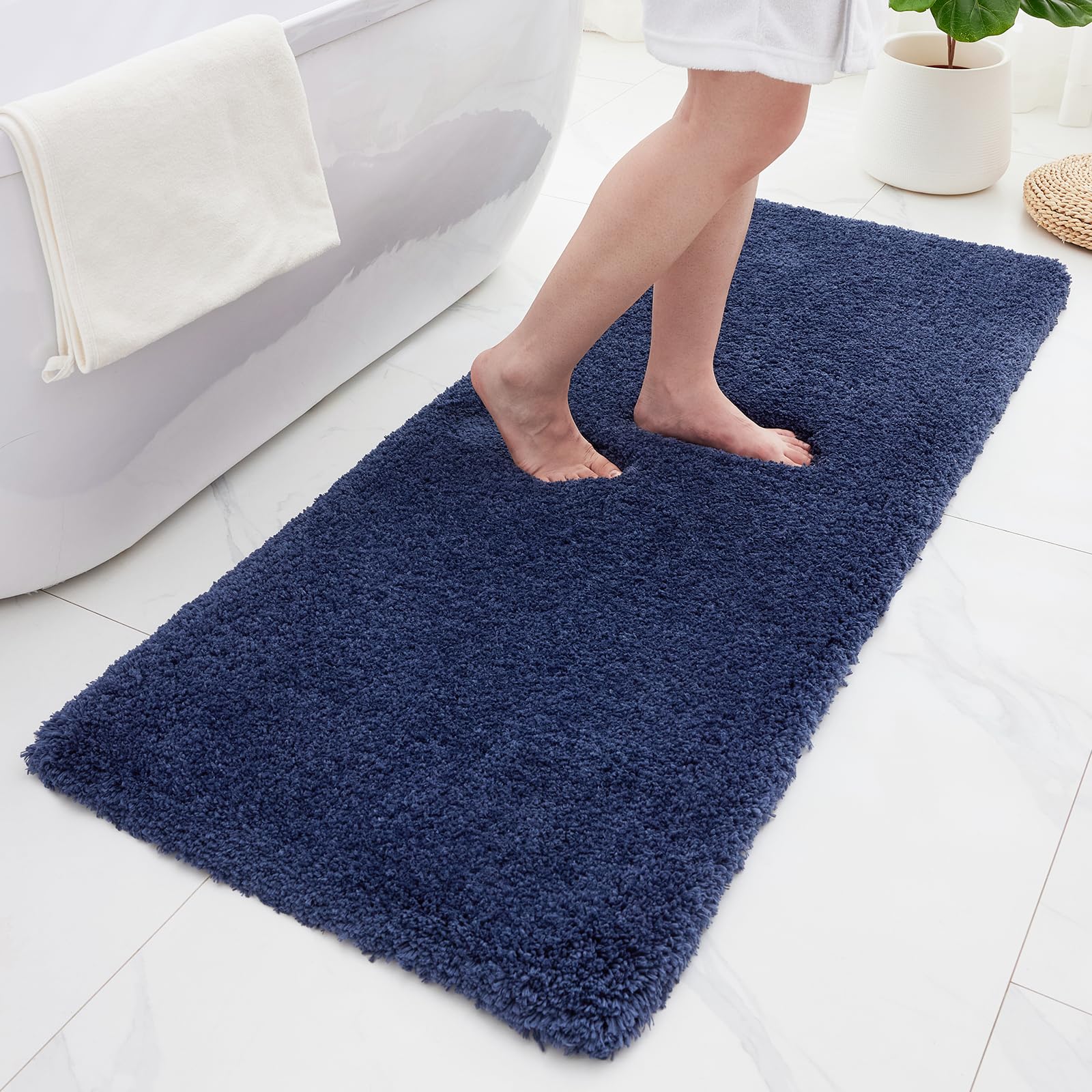 ILANGO Pink Bathroom Rugs 24" × 17" Non Slip & Super Absorbent Extra Thick Soft, Washable Bath Mat for Floor, Non Shedding Microfiber Plush Holiday Bath Rug with Rubber for Shower Sink