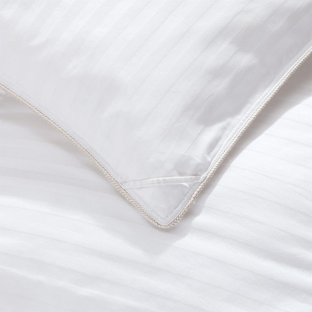 Luxurious All-Season Goose Down Feather Fiber Comforter California King Size Duvet Insert, Exquisite Pinch Pleat Design, Premium Baffle Box, 100% Egyptian Cotton Cover, 80 oz. Fill Weight, Black