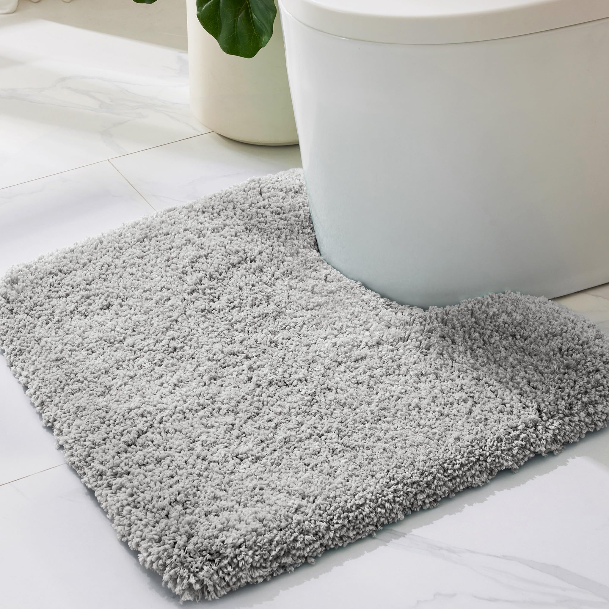 ILANGO Pink Bathroom Rugs 24" × 17" Non Slip & Super Absorbent Extra Thick Soft, Washable Bath Mat for Floor, Non Shedding Microfiber Plush Holiday Bath Rug with Rubber for Shower Sink