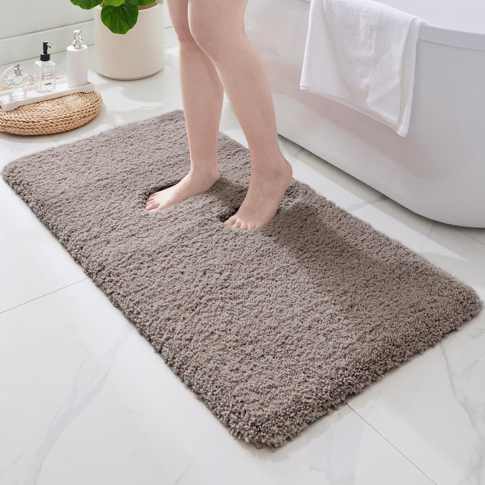 ILANGO Pink Bathroom Rugs 24" × 17" Non Slip & Super Absorbent Extra Thick Soft, Washable Bath Mat for Floor, Non Shedding Microfiber Plush Holiday Bath Rug with Rubber for Shower Sink