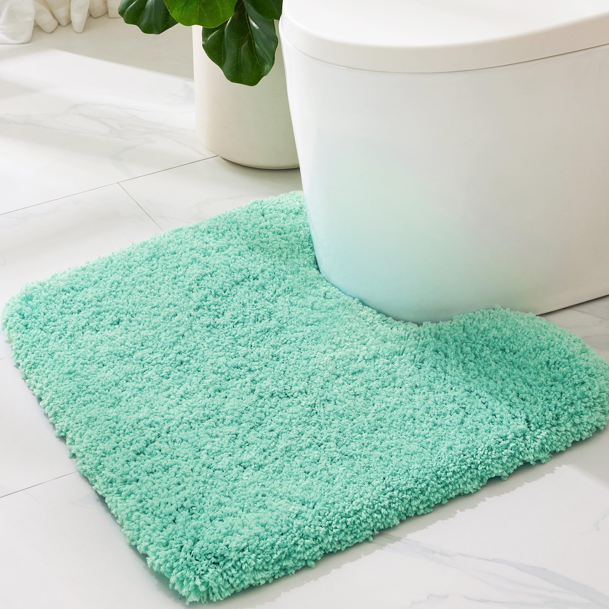 ILANGO Pink Bathroom Rugs 24" × 17" Non Slip & Super Absorbent Extra Thick Soft, Washable Bath Mat for Floor, Non Shedding Microfiber Plush Holiday Bath Rug with Rubber for Shower Sink