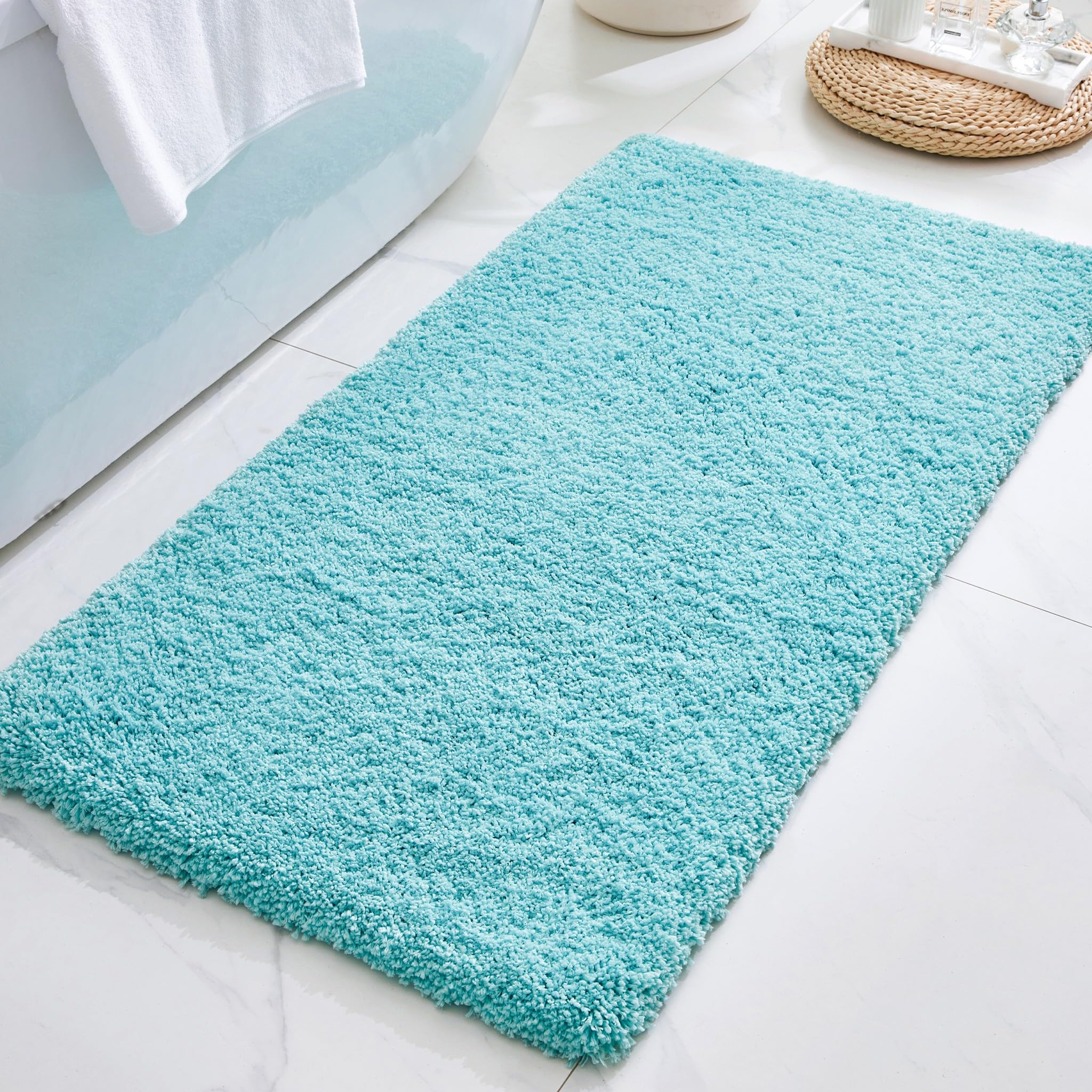 ILANGO Pink Bathroom Rugs 24" × 17" Non Slip & Super Absorbent Extra Thick Soft, Washable Bath Mat for Floor, Non Shedding Microfiber Plush Holiday Bath Rug with Rubber for Shower Sink