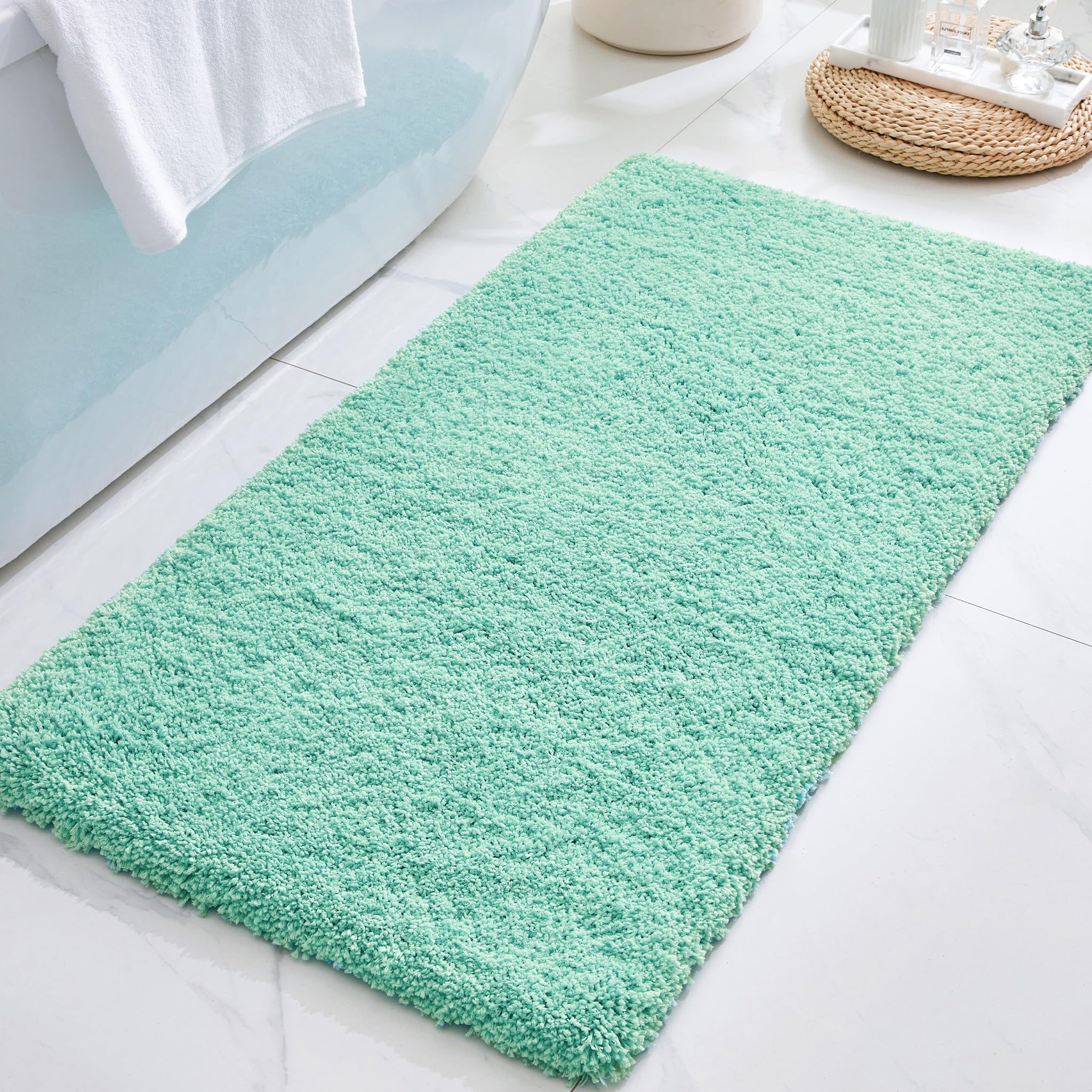 ILANGO Pink Bathroom Rugs 24" × 17" Non Slip & Super Absorbent Extra Thick Soft, Washable Bath Mat for Floor, Non Shedding Microfiber Plush Holiday Bath Rug with Rubber for Shower Sink