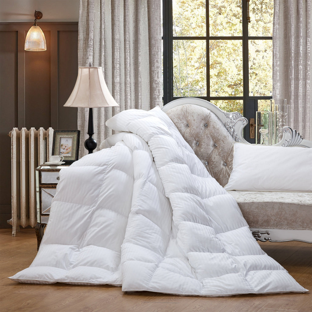 Luxurious All-Season Goose Down Feather Fiber Comforter California King Size Duvet Insert, Exquisite Pinch Pleat Design, Premium Baffle Box, 100% Egyptian Cotton Cover, 80 oz. Fill Weight, Black